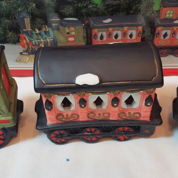 Dickens Collectibles Vintage 1998 Hand Painted Porcelain Train Set, 3 Pieces - Picture 3 of 14